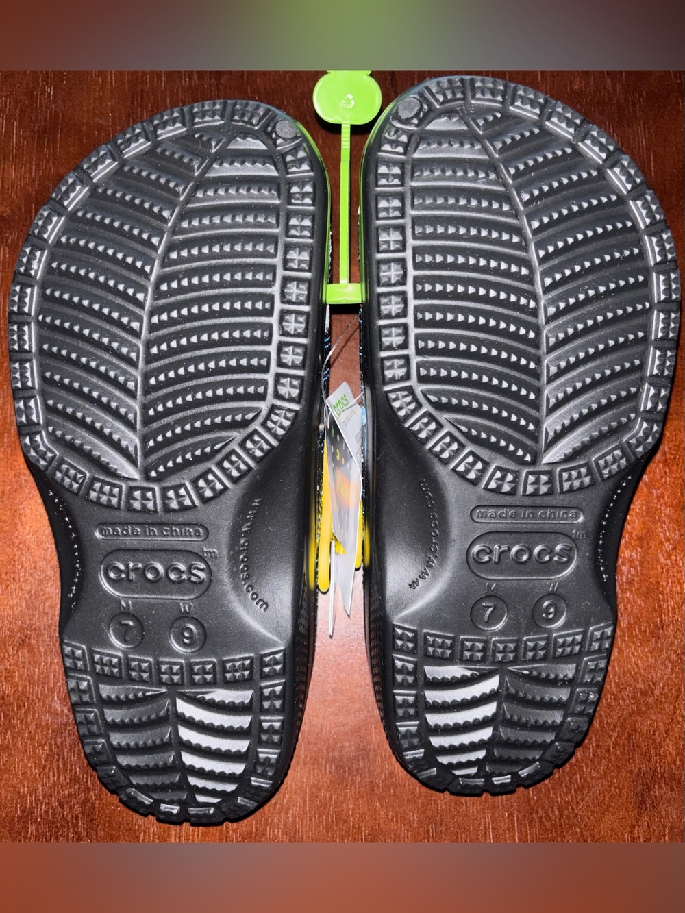 Crocs Classic Clog Pac-Man Brand New With Tags Mens Size 7 Womens Size 9 - Picture 2 of 2